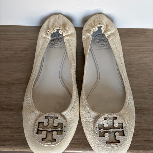 Tory Burch Shoes - Tory Burch Beige Leather Flats